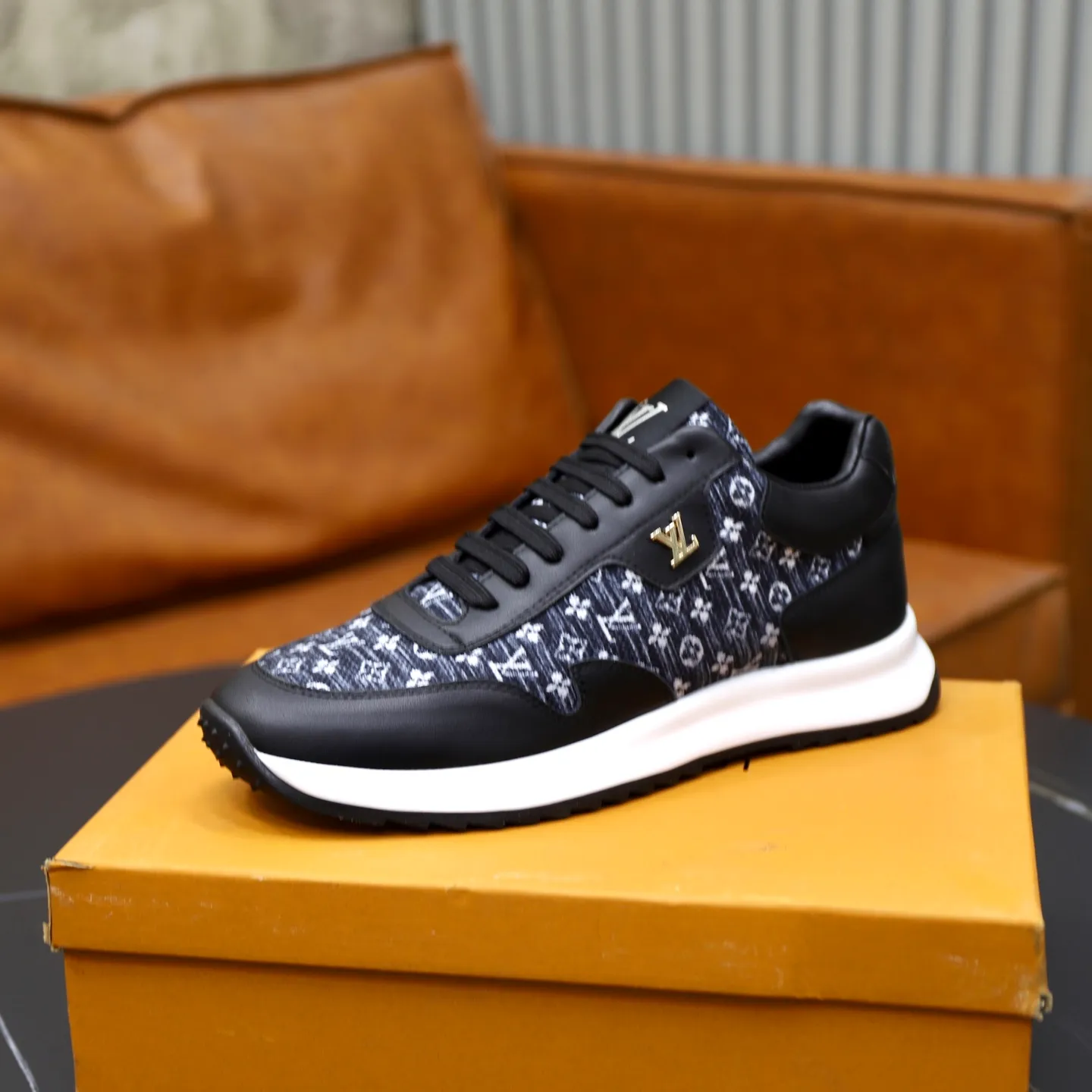 Ex-factory price: 462💰🙅‍♂️🙅‍♂️🙅‍♂️ Brand: LV Louis Vuitton Standard code: 38-44 (45 customized) Grade: Same as the official website Material: Original cowhide stitching brand cloth Comfortable and breathable lining Lightweight and wear-resistant sports outsole Style category: Men's fashion casual shoes Running sneakers Distinguished luxury brand elements Top luxury Color: actual picture color